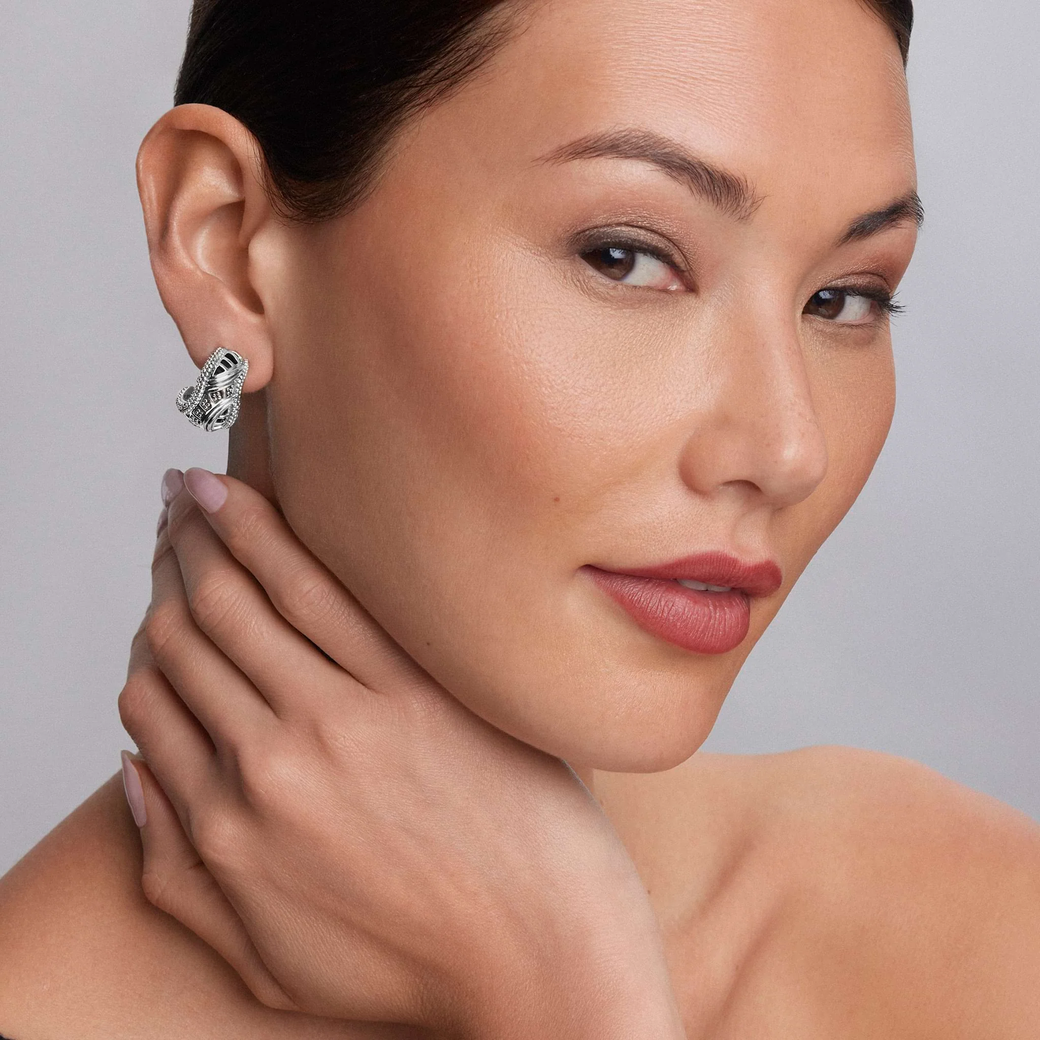 Keep Memory Alive Caviar Omega Clip Earrings - Image 2