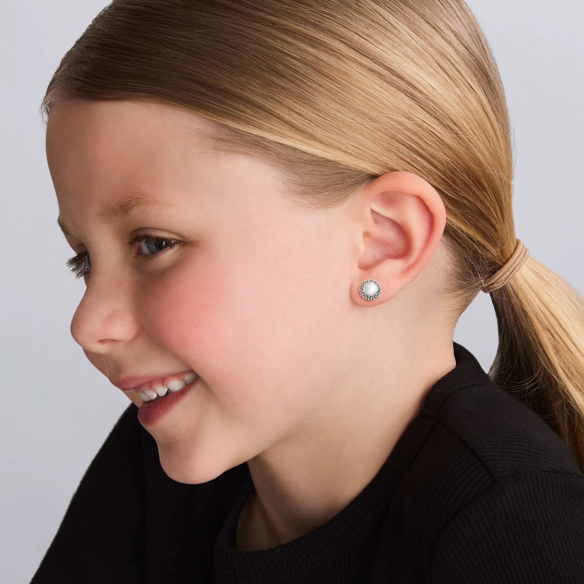 Kinder Childs First Pearl Stud Earrings - Image 2