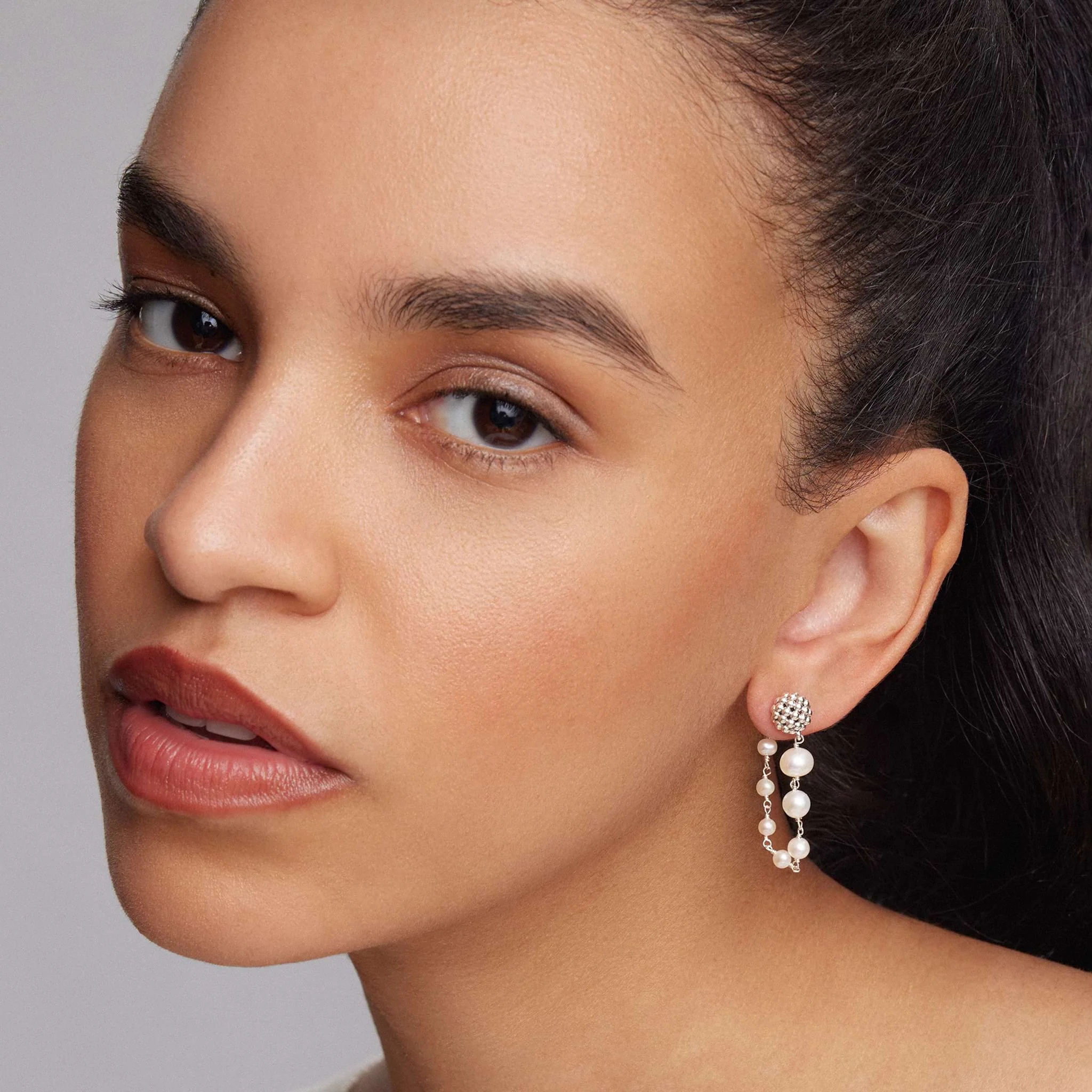 Luna Pearl Drop Earrings - Image 5