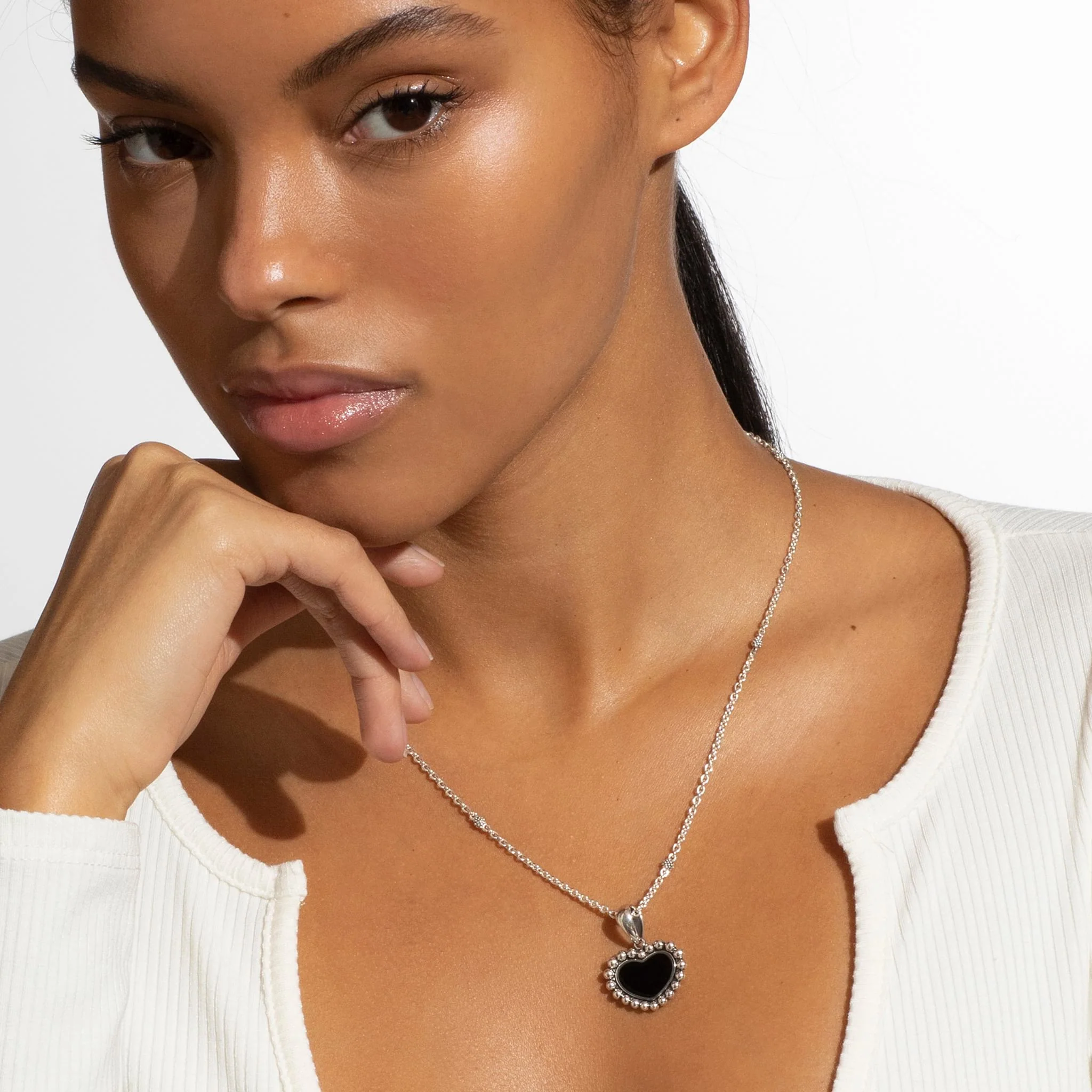 Maya Small Onyx Heart Necklace - Image 2