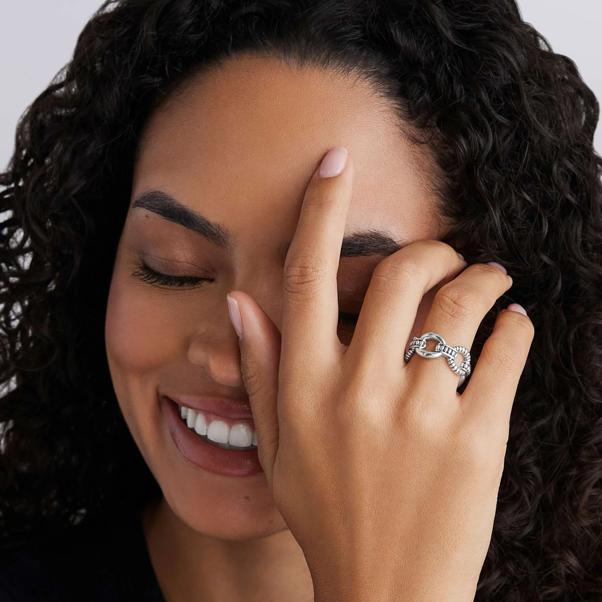 Signature Caviar Sterling Silver Caviar Link Ring - Image 2