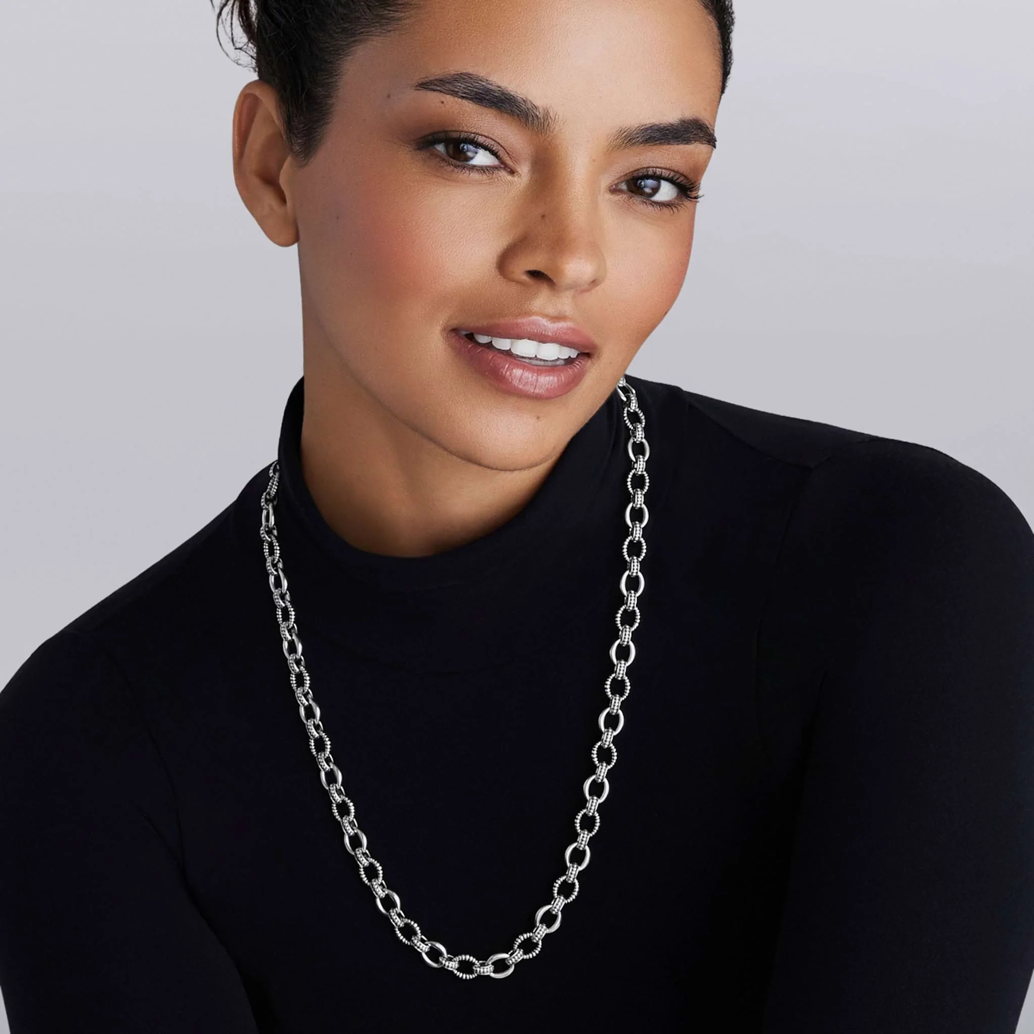 Signature Caviar Sterling Silver Fluted Oval Link Necklace - Image 4
