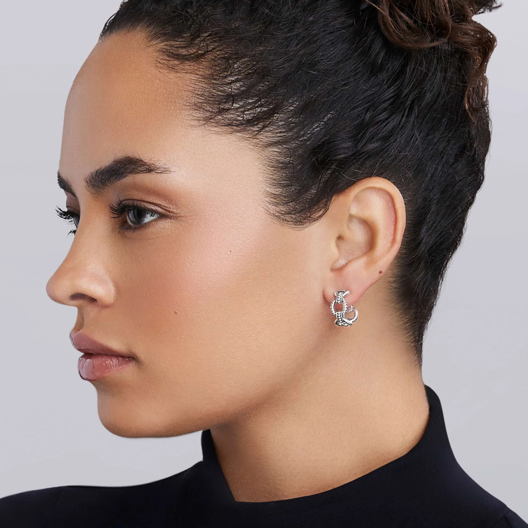 Signature Caviar Sterling Silver Caviar Link Oval Hoop Earrings - Image 2