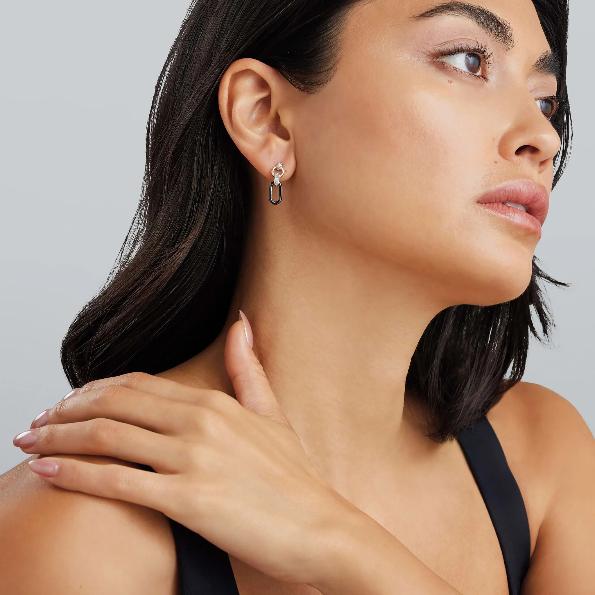 Signature Caviar Small Black Ceramic Diamond Link Drop Earrings - Image 2