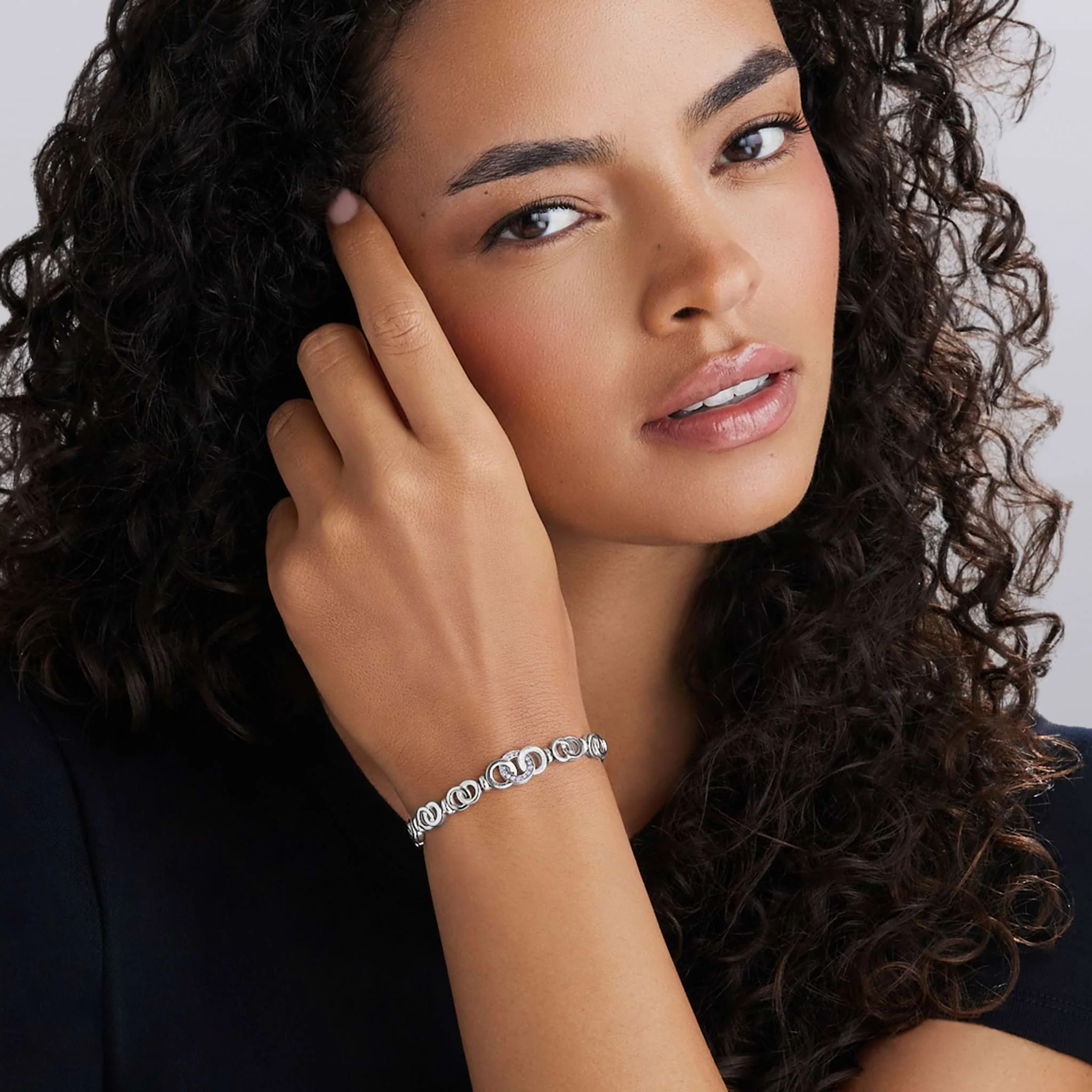 Signature Caviar Silver Petite Interlocking Diamond Link Bracelet - Image 2