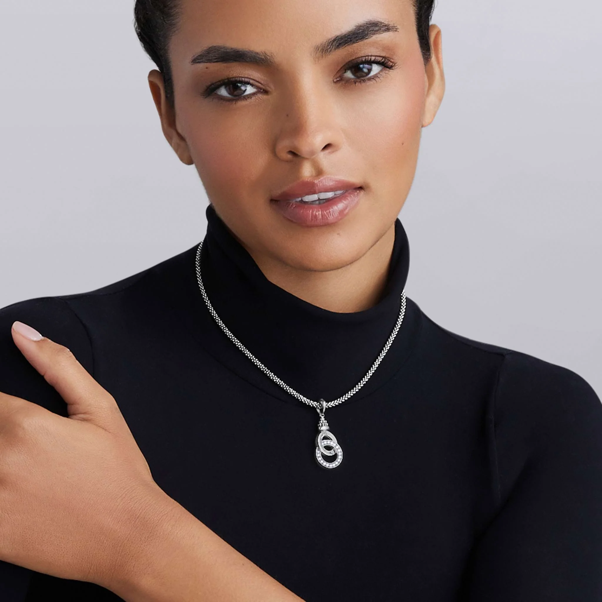 Signature Caviar Silver Interlocking Diamond Caviar Pendant Necklace - Image 2