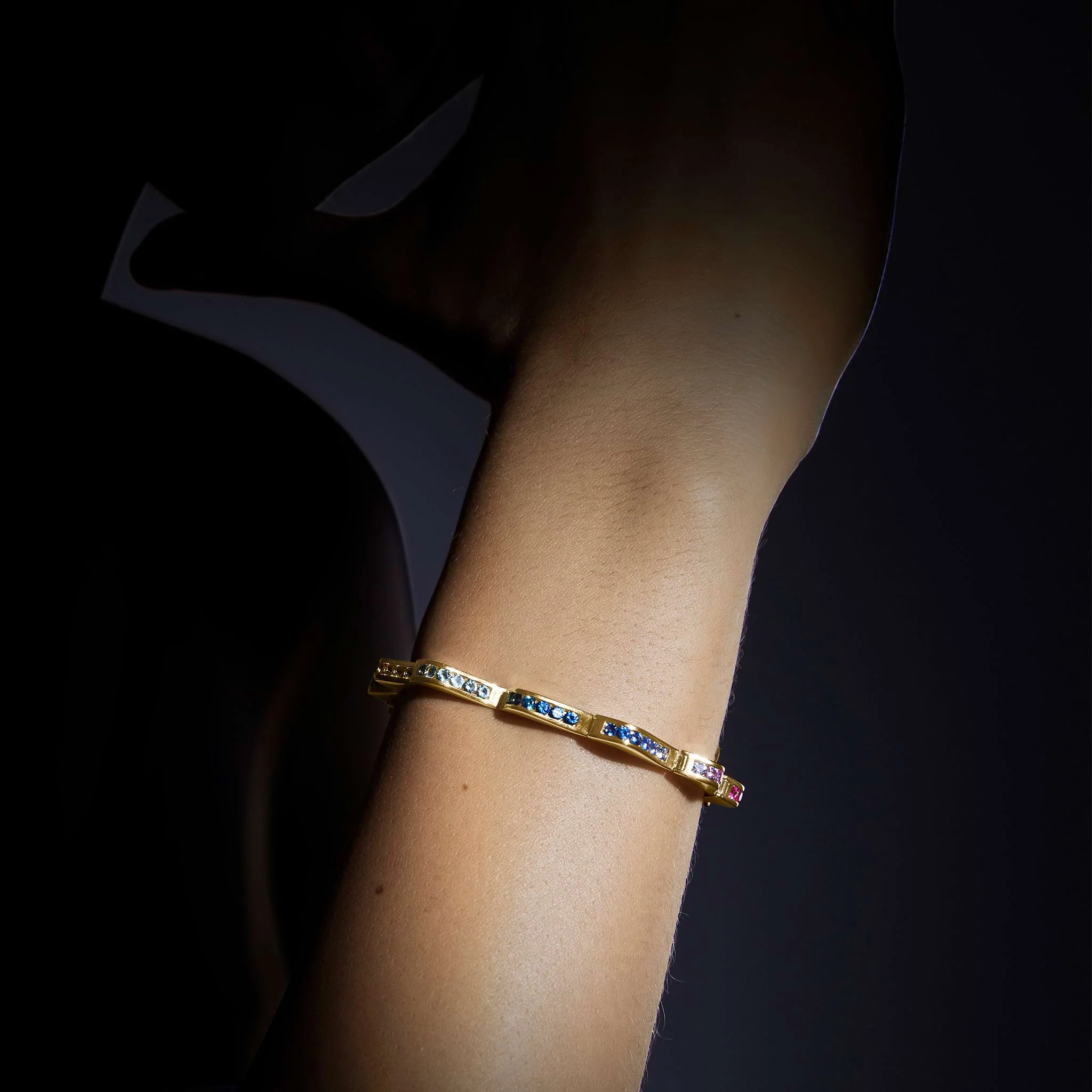 Studio 18K Gold Mix Sapphire Link Wave Bracelet - Image 2